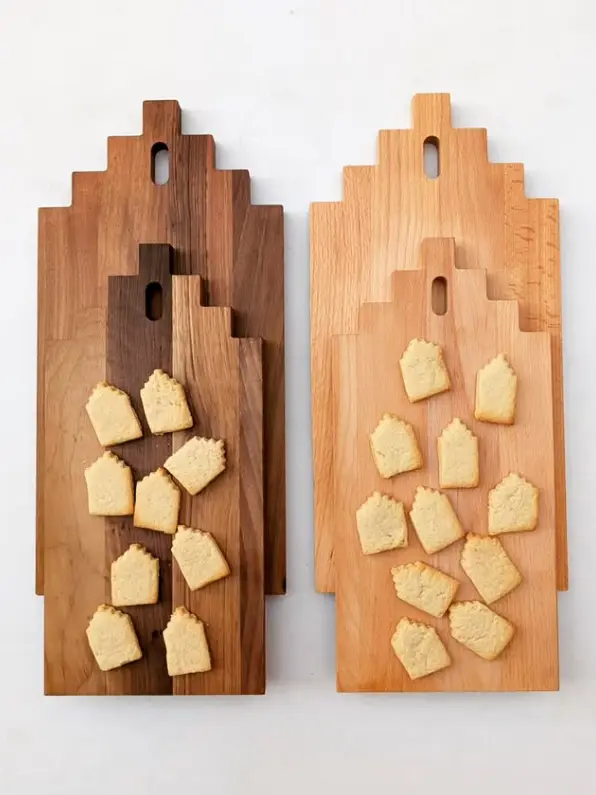 Houten borrelplank in een horecapresentatie